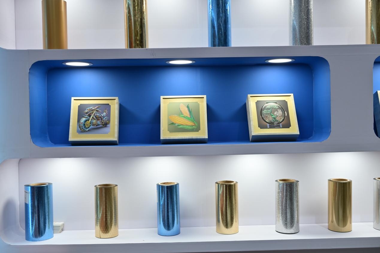Zhejiang Hongye Packaging Materials présente des solutions innovantes de dorure à froid dans le cadre du salon Print China à Shanghai